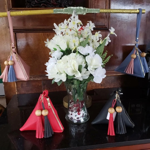 Cute Triangle Wristlets Bags for Women - Red - Picture 3 of 7